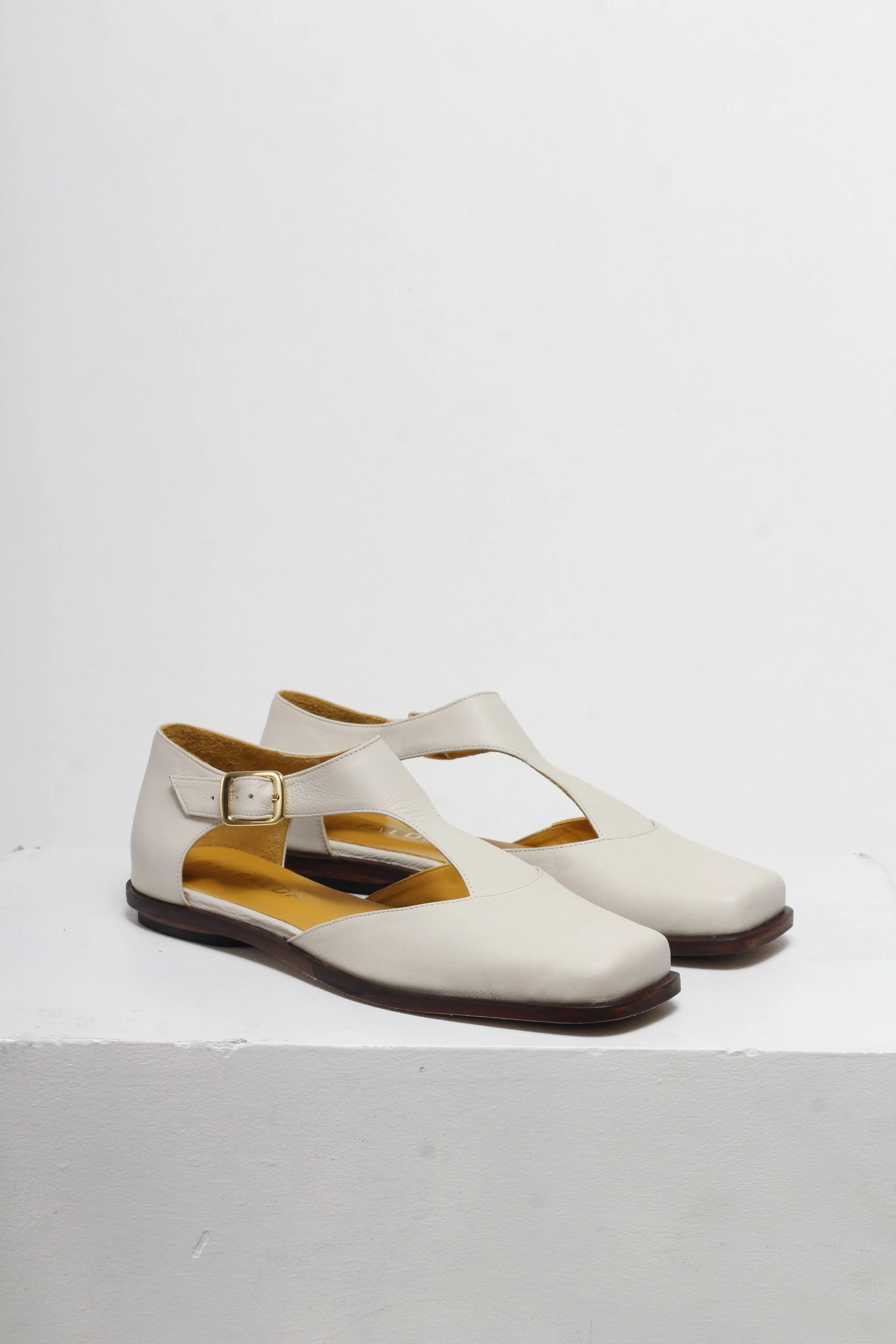 Carlota Off-White Flats