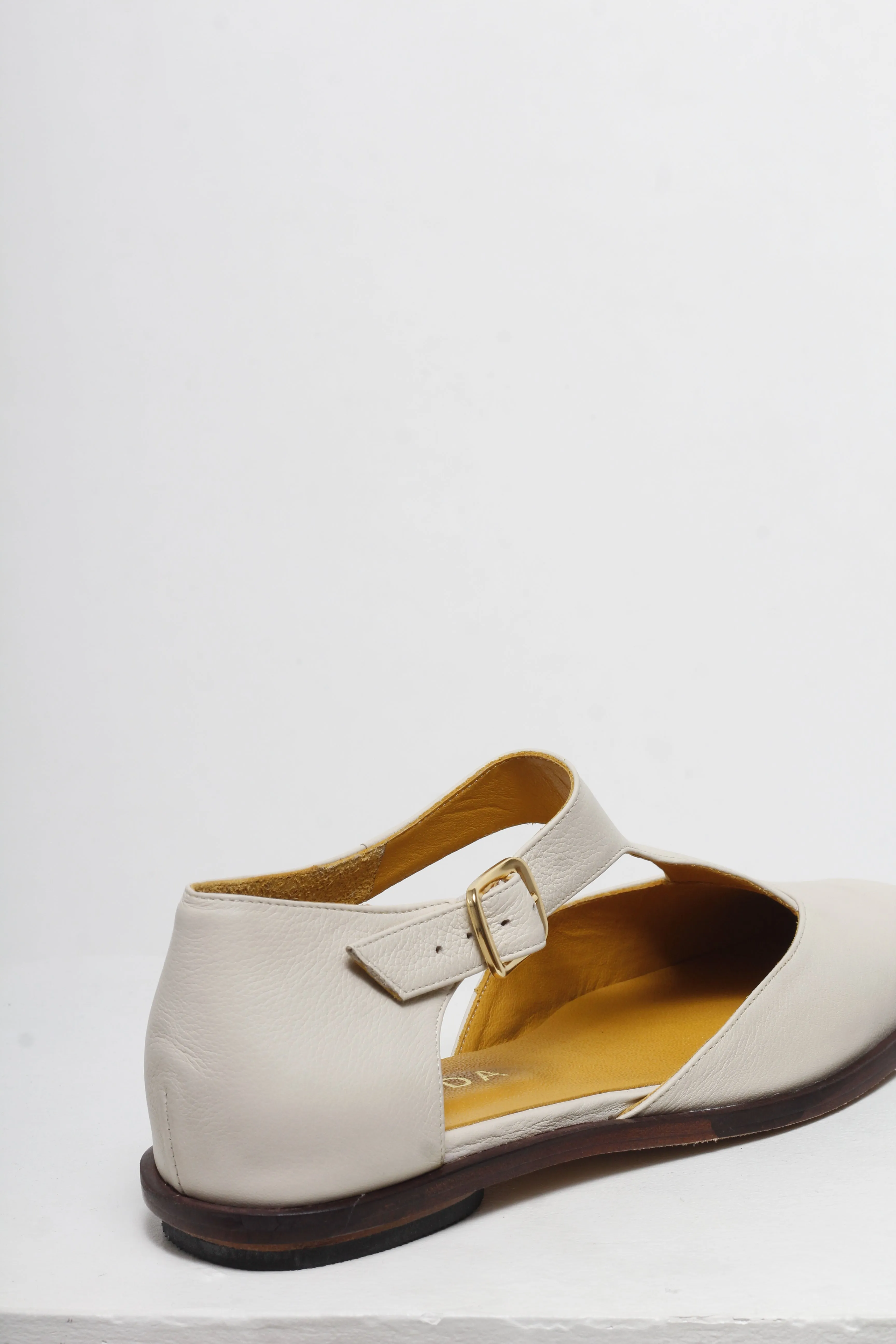 Carlota Off-White Flats